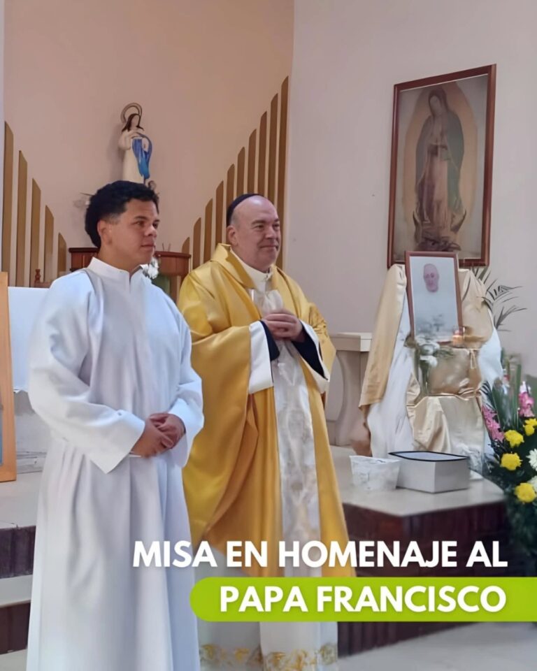 Sarmiento rinde emotivo homenaje al Papa Francisco